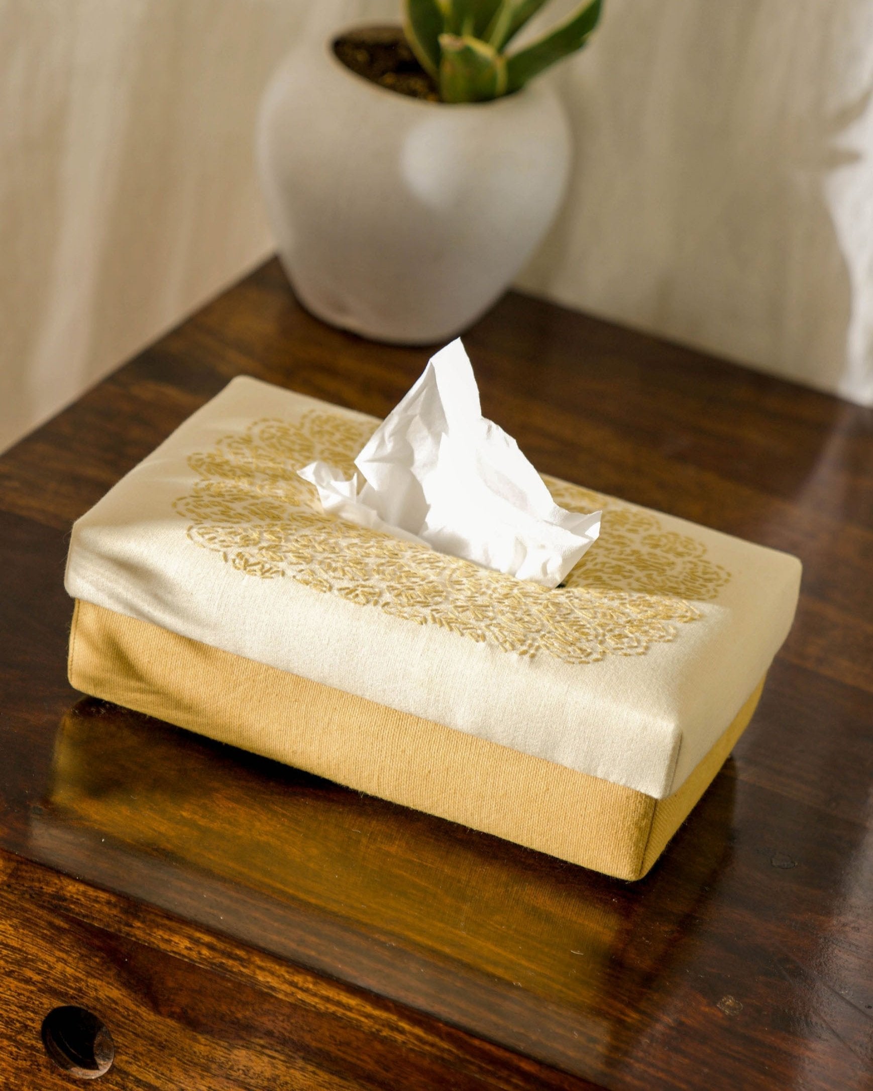 Lucia Tissue Box