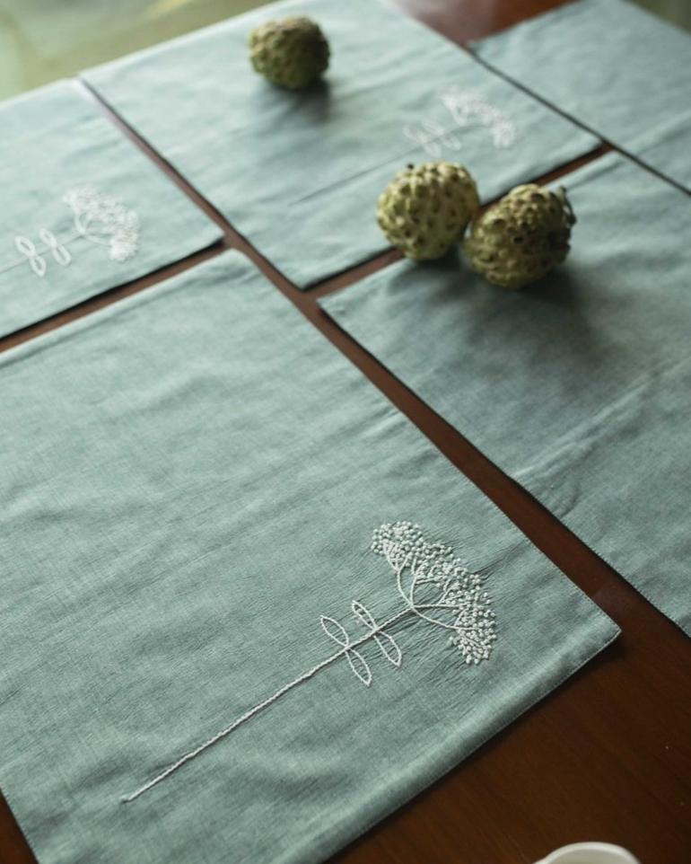 Daven Dining Table Runner And Mats Set of 6