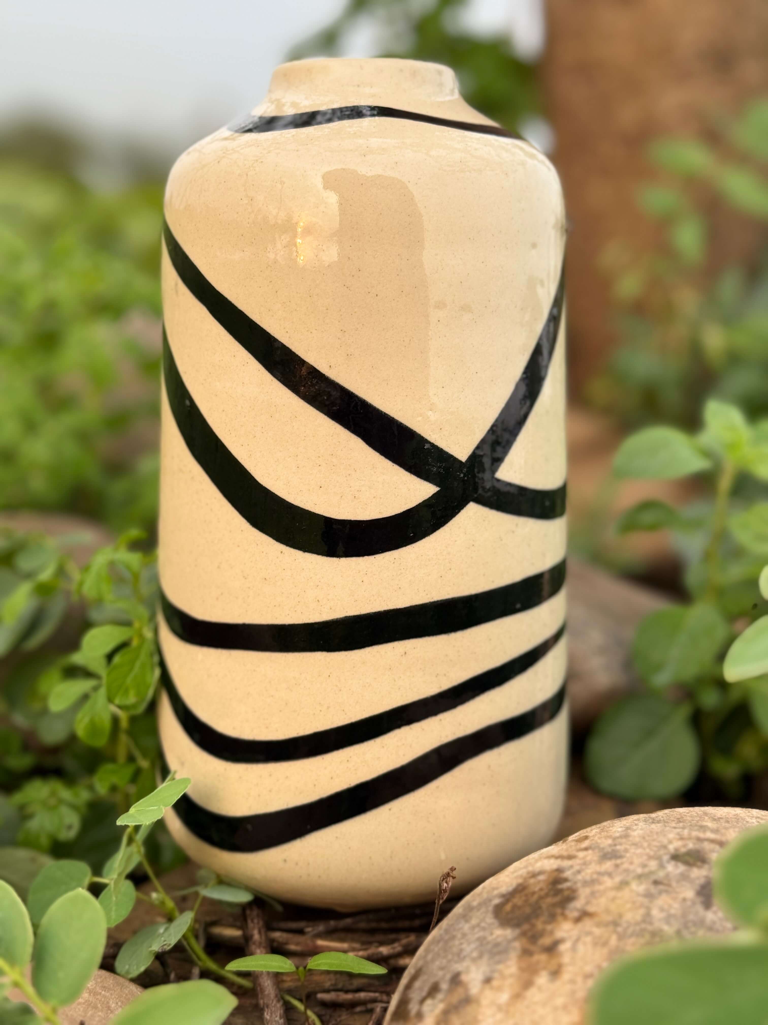KuroKashi Stride Ceramic Vase