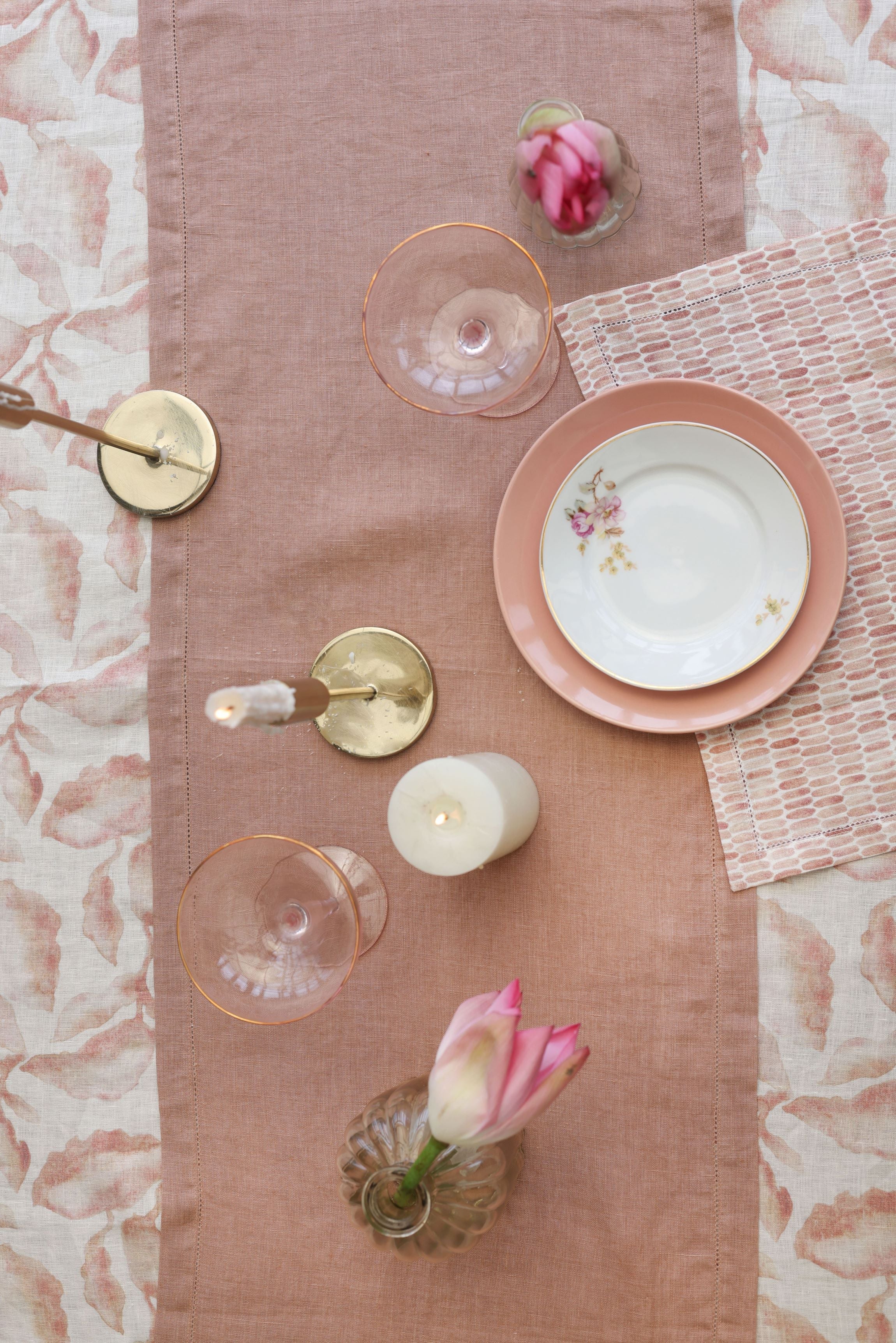 Cascade Blush Table Cover