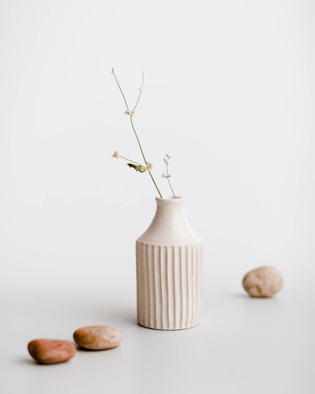 Ceramic flower vase 